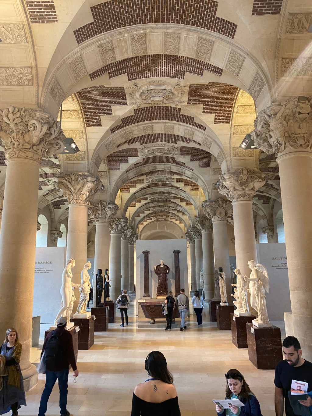 Reel dentro del&nbsp;louvre